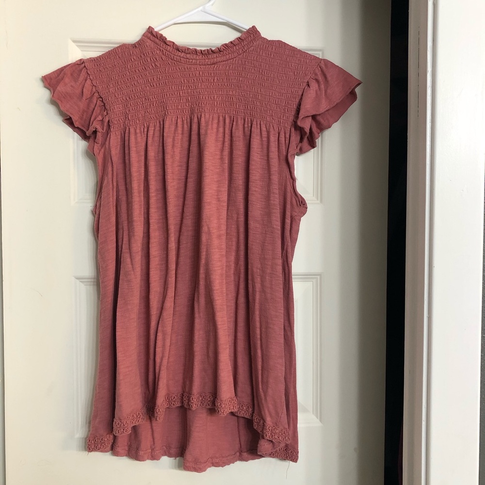 Flutter sleeve pink shirt.